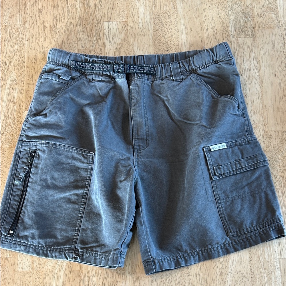 Vintage Columbia Men's Grey Cargo Shorts with Belt